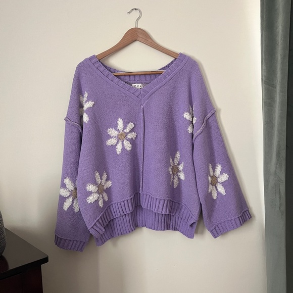 POL Purple V-Neck Sweater with White Daisies - Picture 4 of 7
